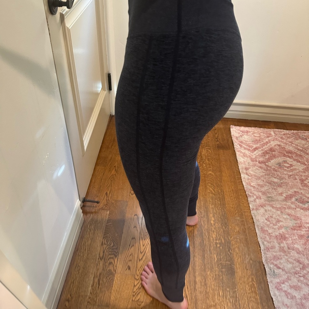 Alo yoga size M navy yoga leggings